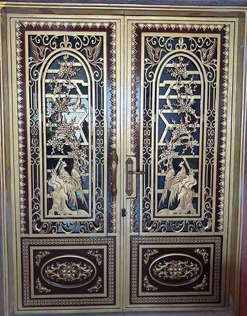 Cổng nhôm đúc kính mẫu 10